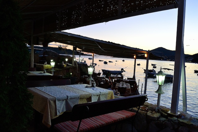 Ресторан на берегу моря